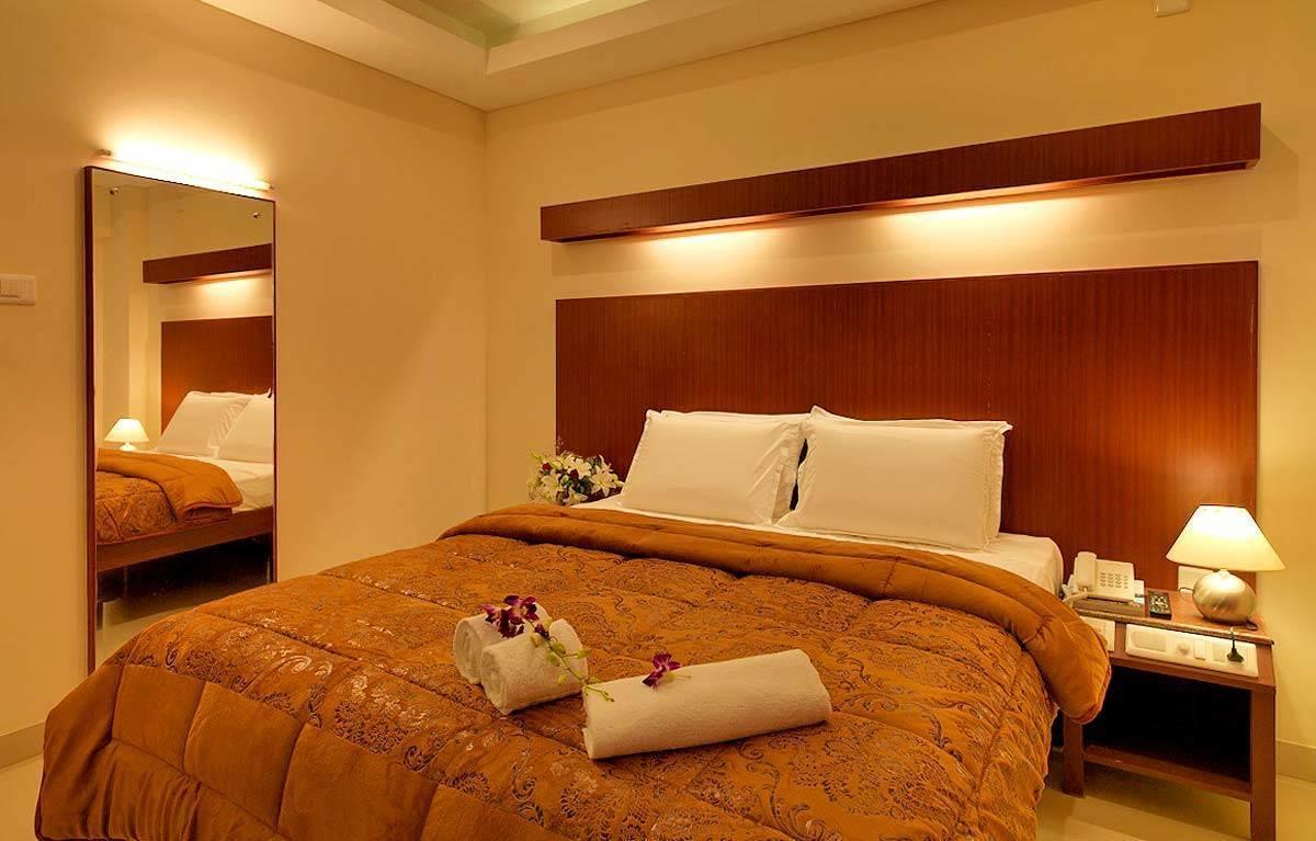 Dhanunjayas Luxury Hotel Хосур Экстерьер фото